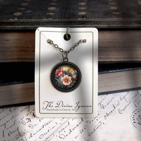 NEW - Moody Tulip Flowers Pendant Necklace - Glass Cabochon and Bronze - Spring - Picture 4 of 4